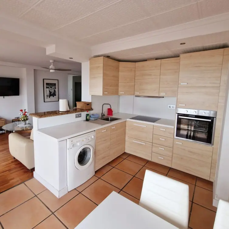 Sale of middle floor apartment in Estepona