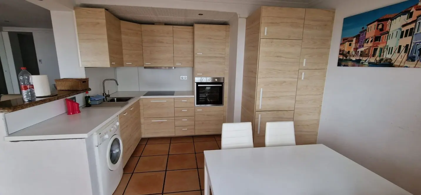 Sale of middle floor apartment in Estepona 4