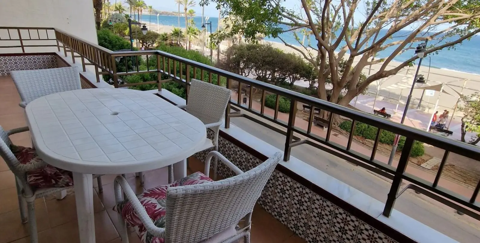 Sale of middle floor apartment in Estepona 8