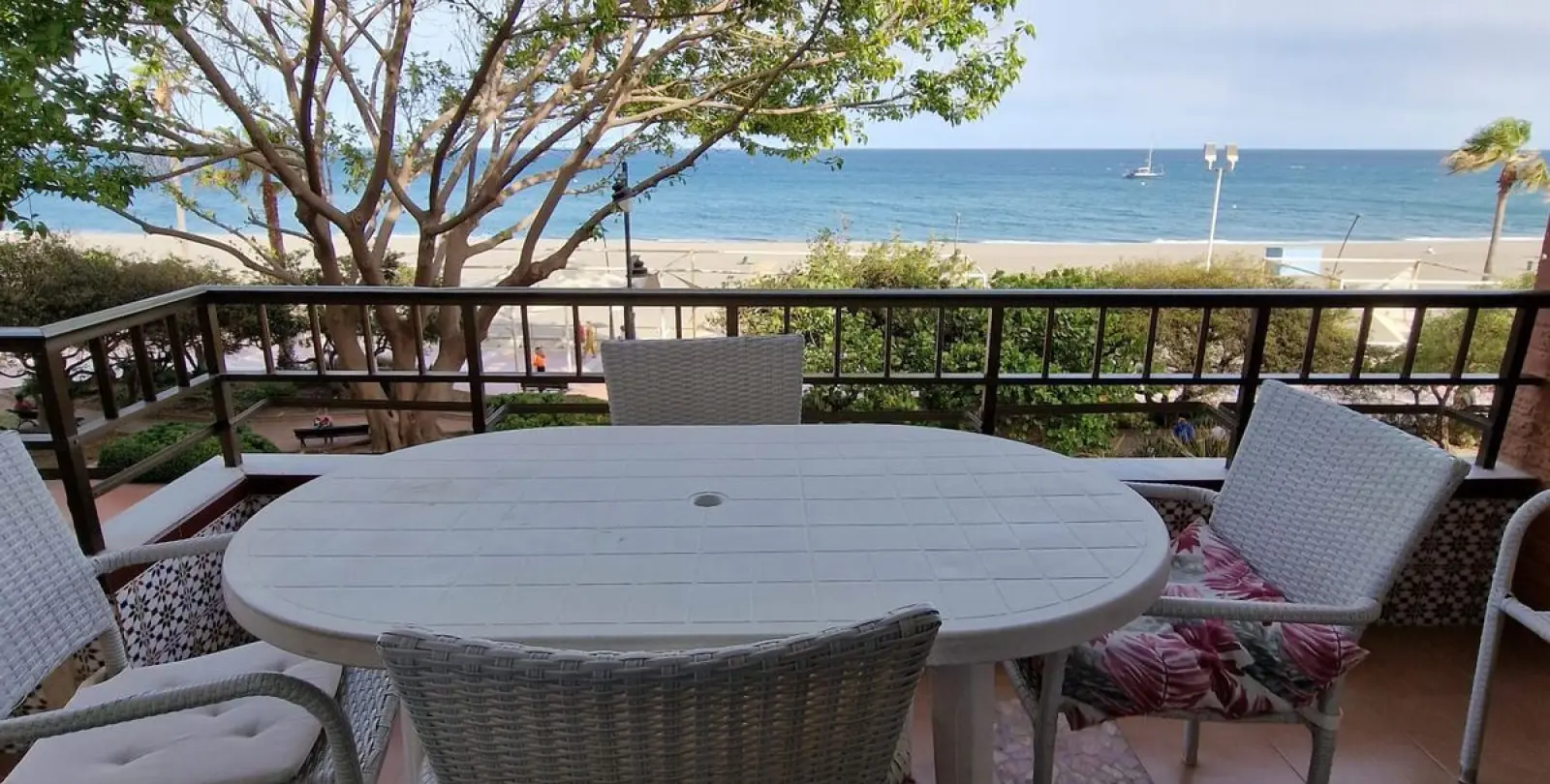 Sale of middle floor apartment in Estepona 14