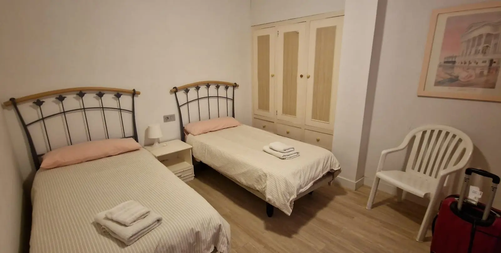 Sale of middle floor apartment in Estepona 18