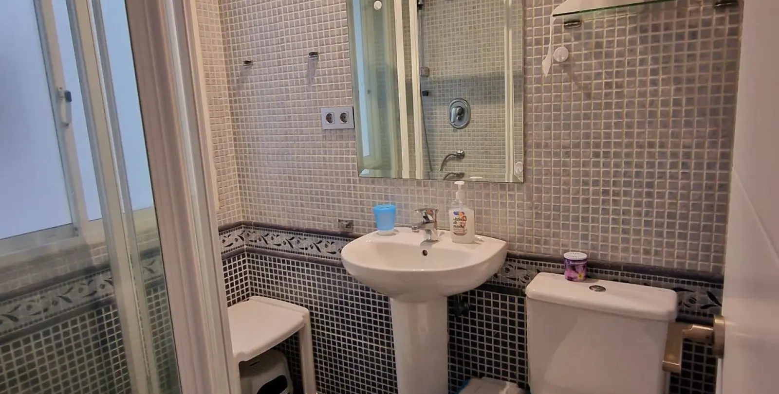 Sale of middle floor apartment in Estepona 23