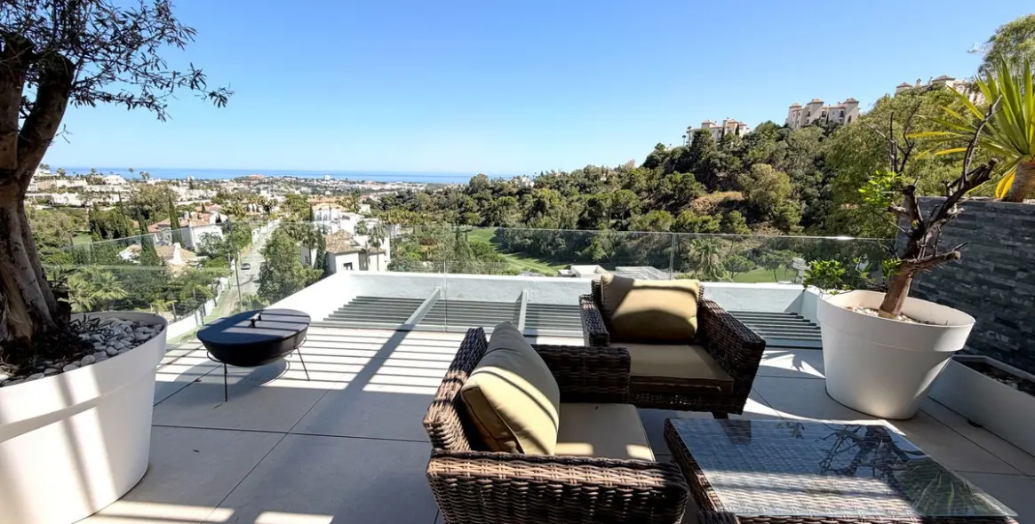 Sale of middle floor apartment in La Quinta 6