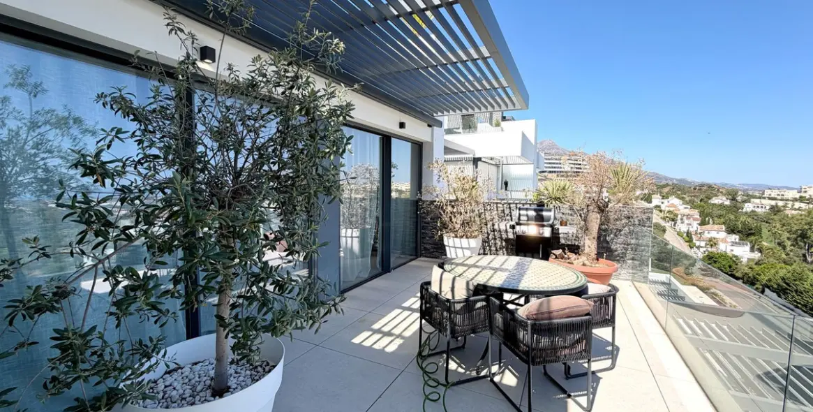 Sale of middle floor apartment in La Quinta 7