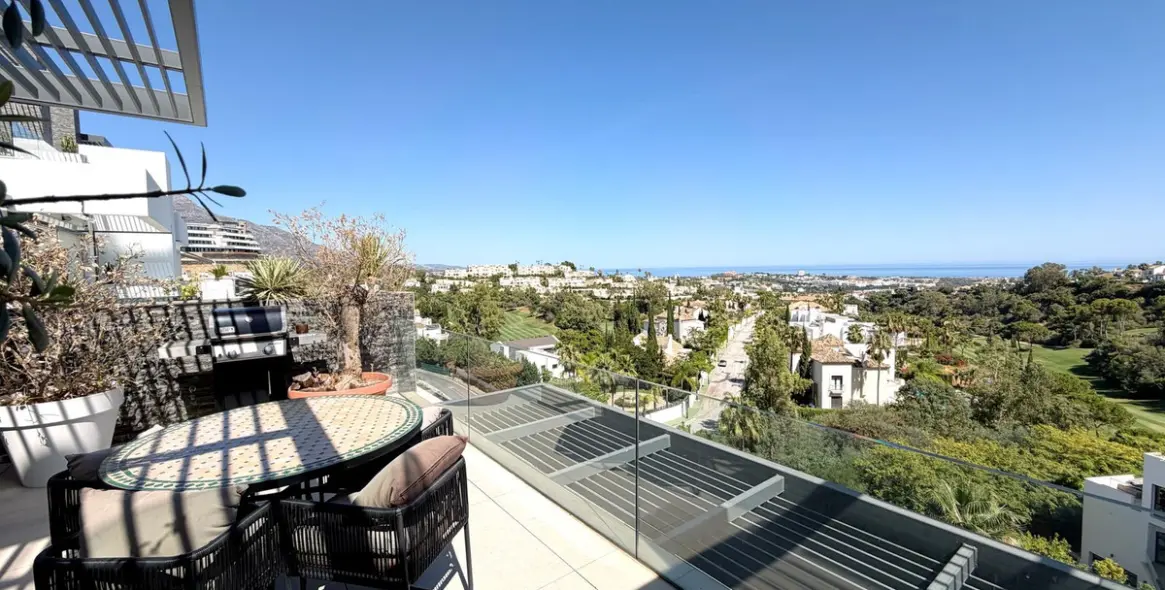 Sale of middle floor apartment in La Quinta 10