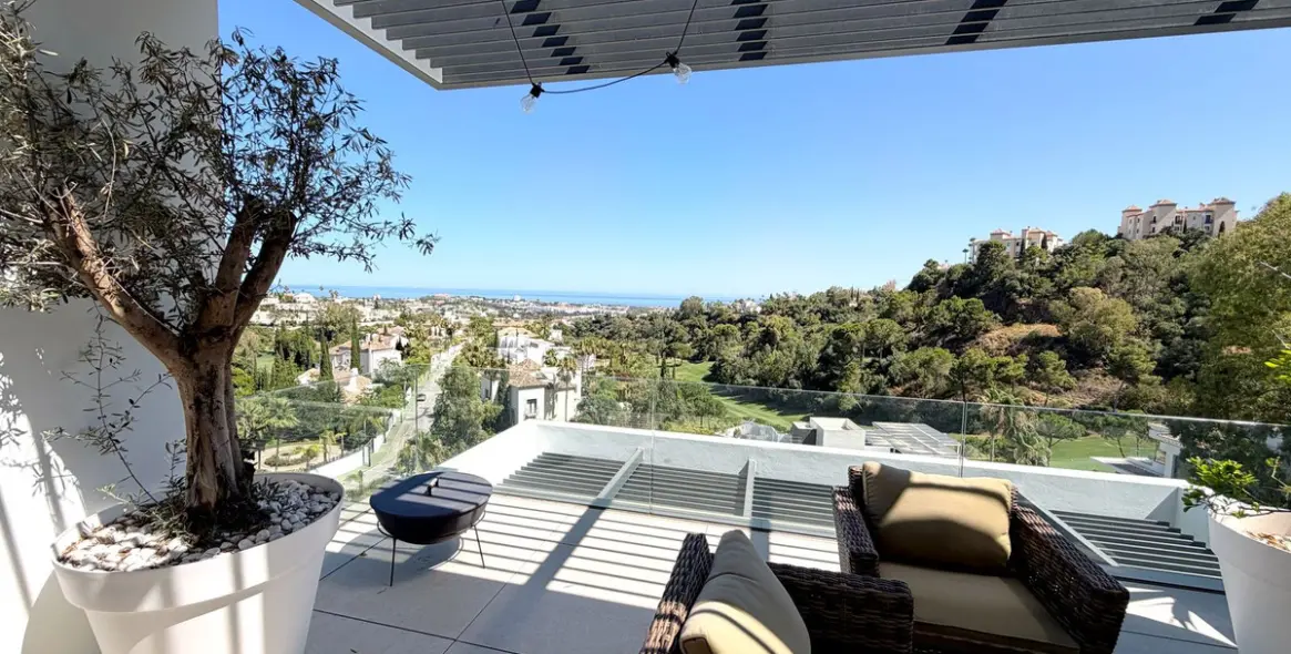 Sale of middle floor apartment in La Quinta 11