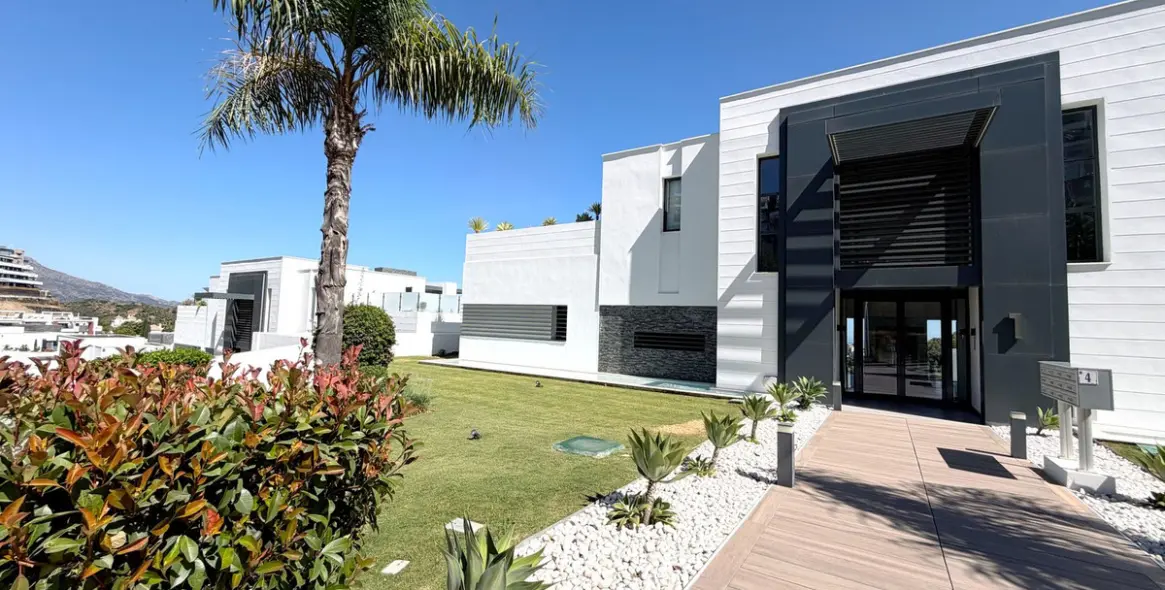 Sale of middle floor apartment in La Quinta 19