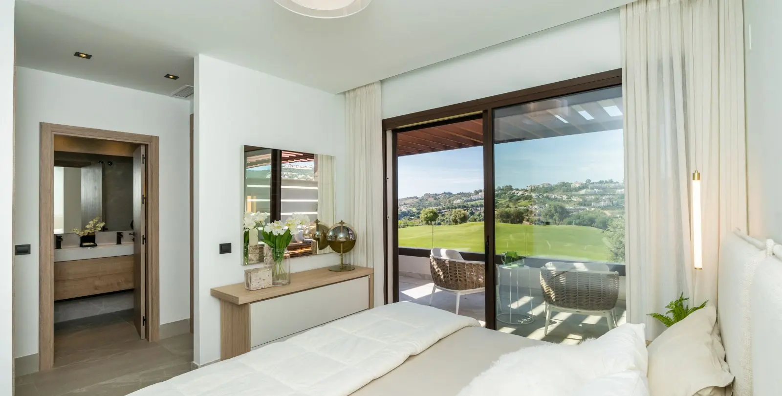 Sale of townhouse in La Cala Golf 16