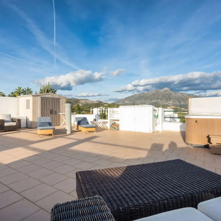 Sale of penthouse duplex in La Quinta
