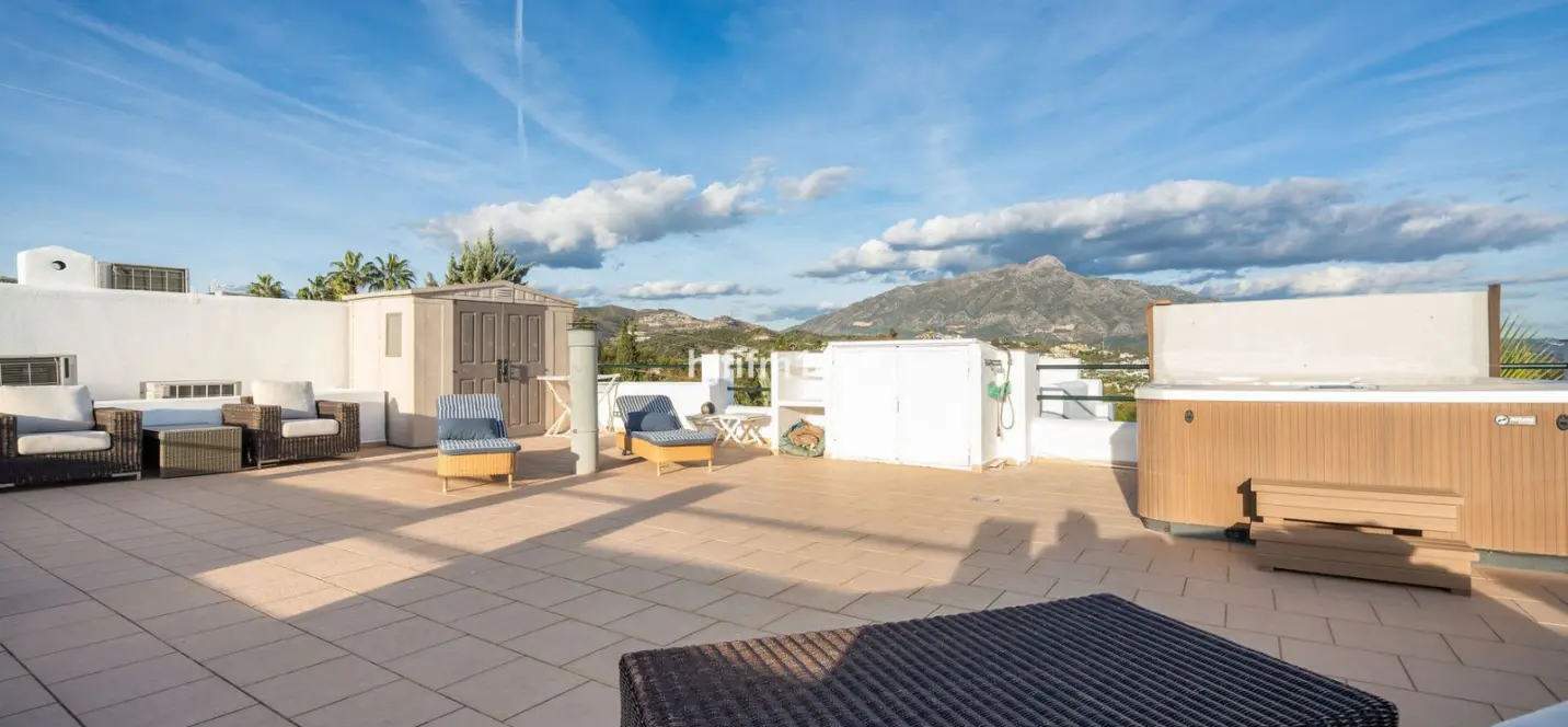 Sale of penthouse duplex in La Quinta 2