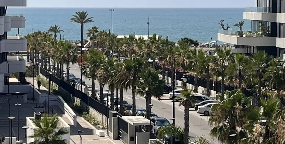Venta de apartamento en planta media en Los Alamos 1