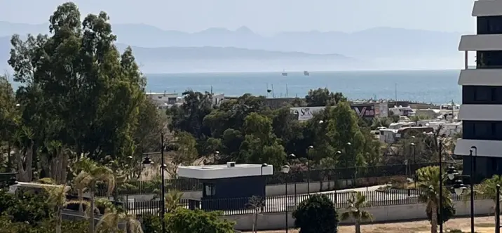 Venta de apartamento en planta media en Los Alamos 1