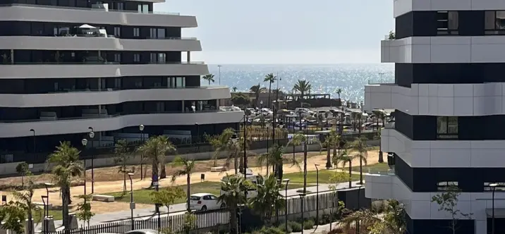 Venta de apartamento en planta media en Los Alamos 3