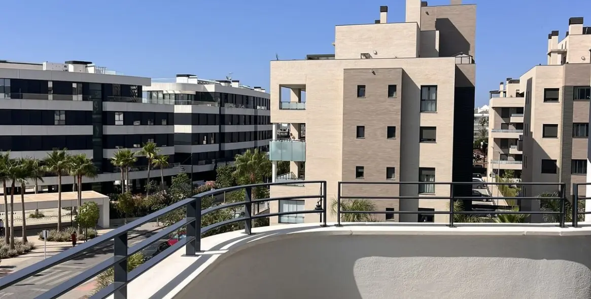 Venta de apartamento en planta media en Los Alamos 15