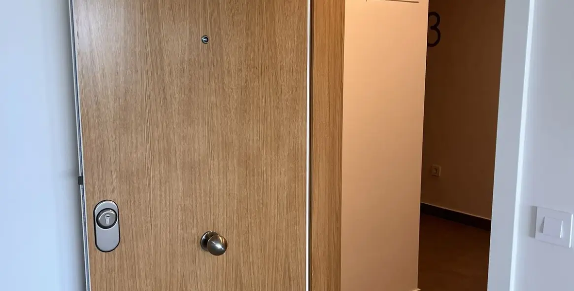 Venta de apartamento en planta media en Los Alamos 67