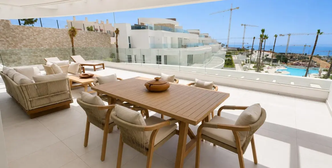 Venta de apartamento en planta media en La Cala de Mijas 2