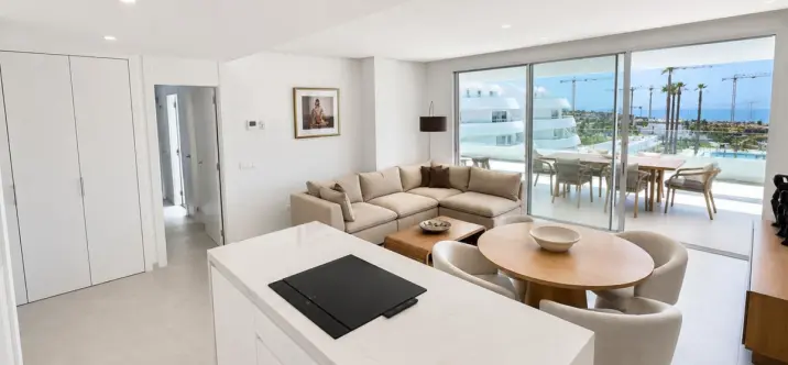 Venta de apartamento en planta media en La Cala de Mijas 2