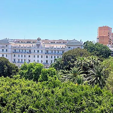 Venta de apartamento en planta media en Malagueta