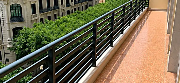 Venta de apartamento en planta media en Malagueta 1