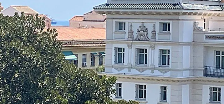 Venta de apartamento en planta media en Malagueta 2