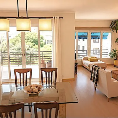 Venta de apartamento en planta media en Malagueta