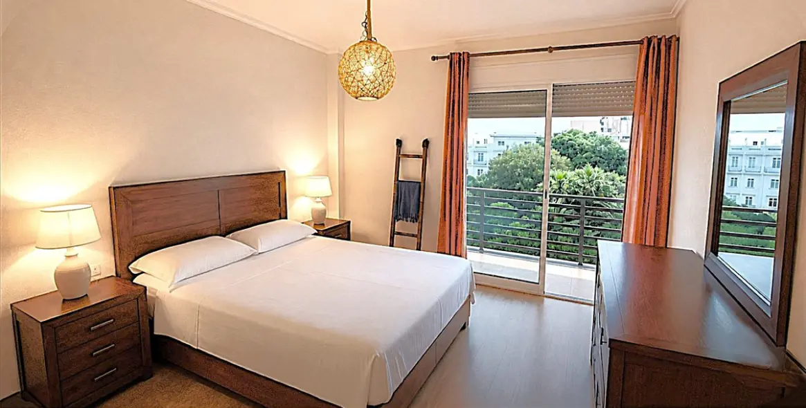 Venta de apartamento en planta media en Malagueta 9