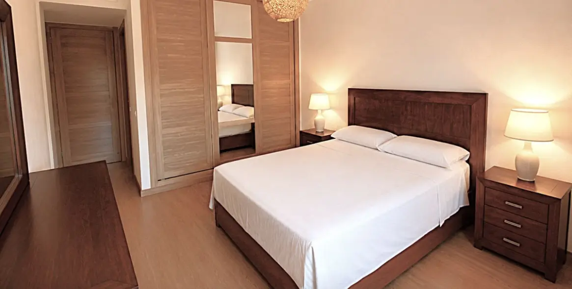 Venta de apartamento en planta media en Malagueta 10