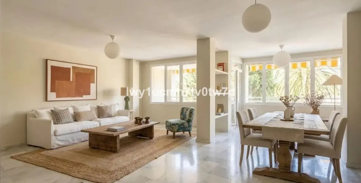 Venta de apartamento en planta media en Limonar 1