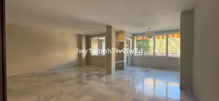Venta de apartamento en planta media en Limonar 1