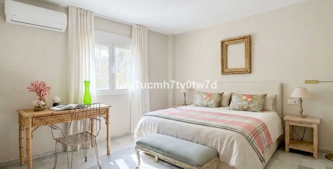 Venta de apartamento en planta media en Limonar 4