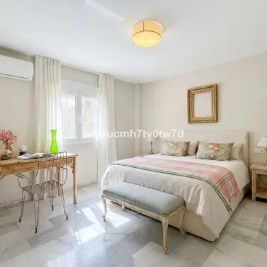Venta de apartamento en planta media en Limonar