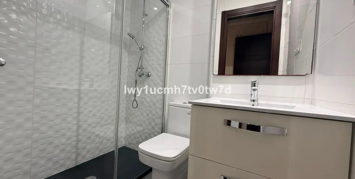 Venta de apartamento en planta media en Limonar 9