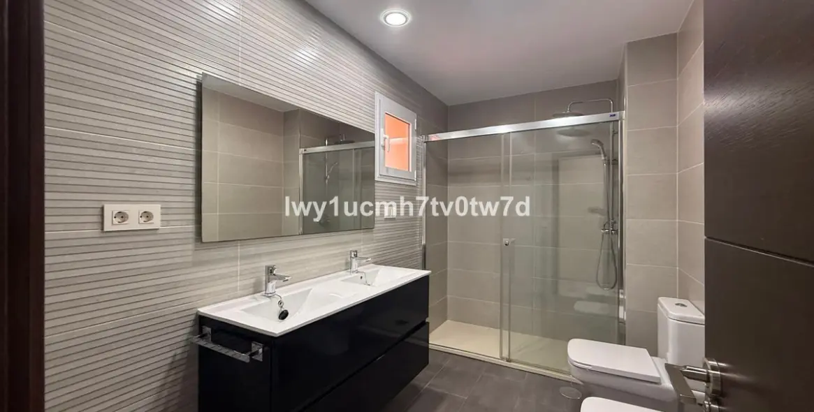 Venta de apartamento en planta media en Limonar 10