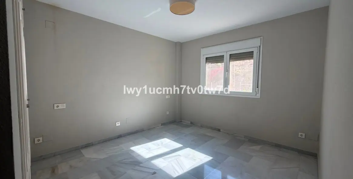 Venta de apartamento en planta media en Limonar 13