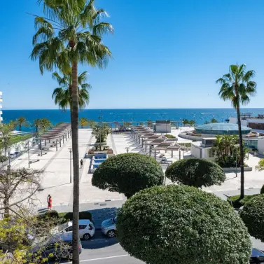 Venta de apartamento en planta media en Marbella
