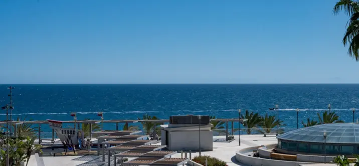 Venta de apartamento en planta media en Marbella 1
