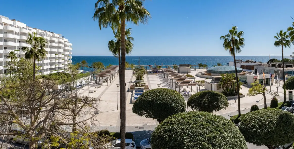 Venta de apartamento en planta media en Marbella 3