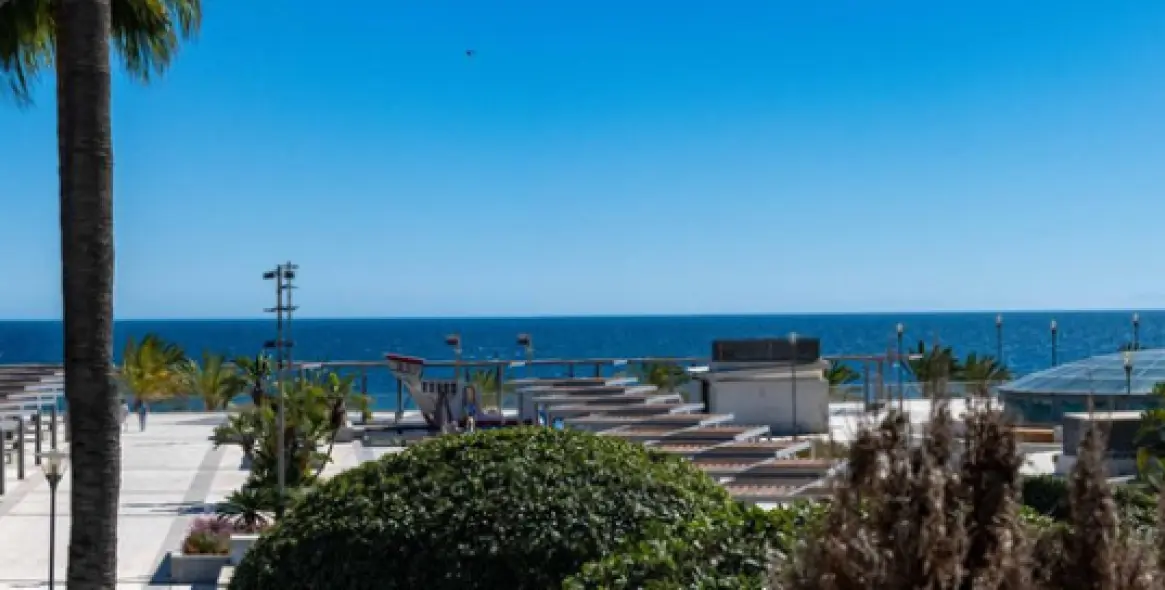 Venta de apartamento en planta media en Marbella 4