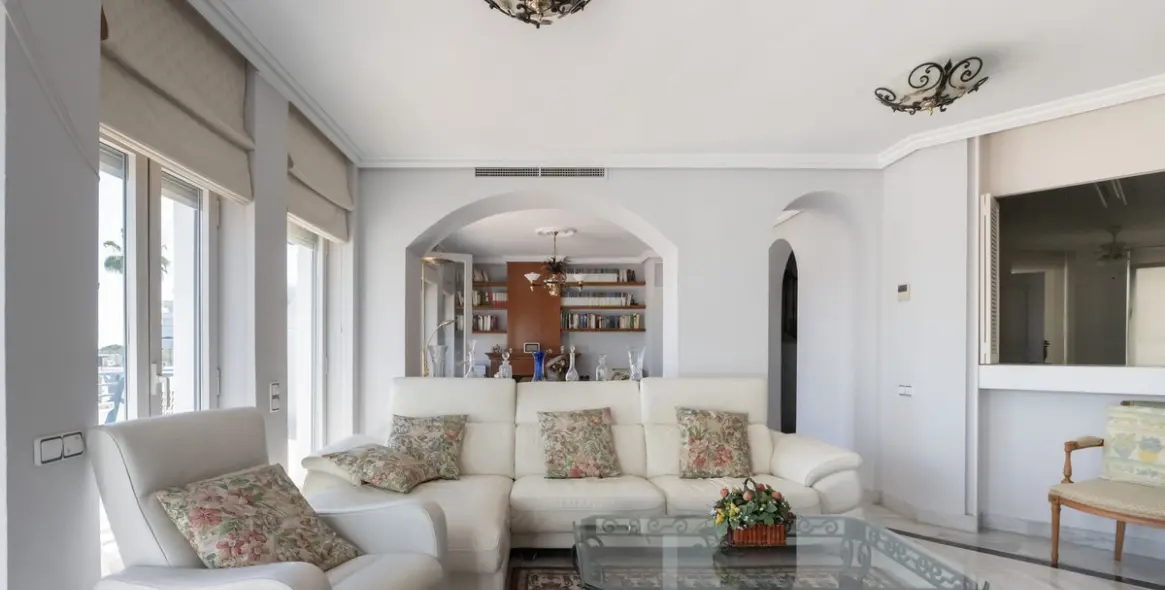 Venta de apartamento en planta media en Marbella 5
