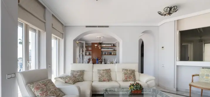 Venta de apartamento en planta media en Marbella 4