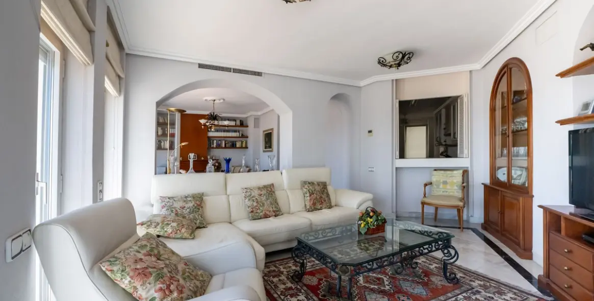 Venta de apartamento en planta media en Marbella 7