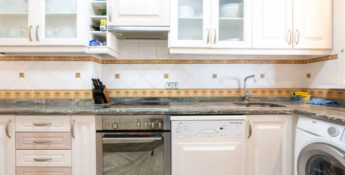 Venta de apartamento en planta media en Marbella 9
