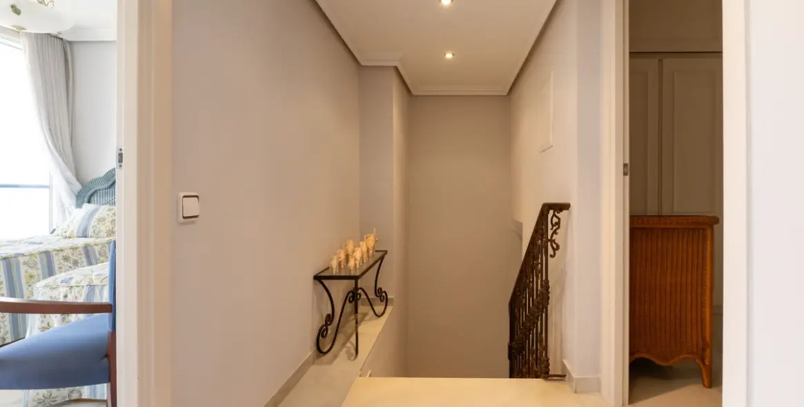 Venta de apartamento en planta media en Marbella 13