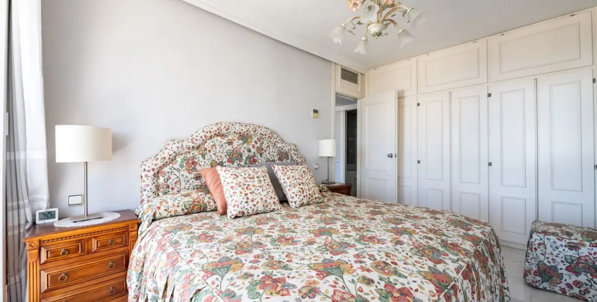 Venta de apartamento en planta media en Marbella 17