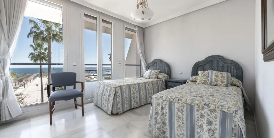 Venta de apartamento en planta media en Marbella 24