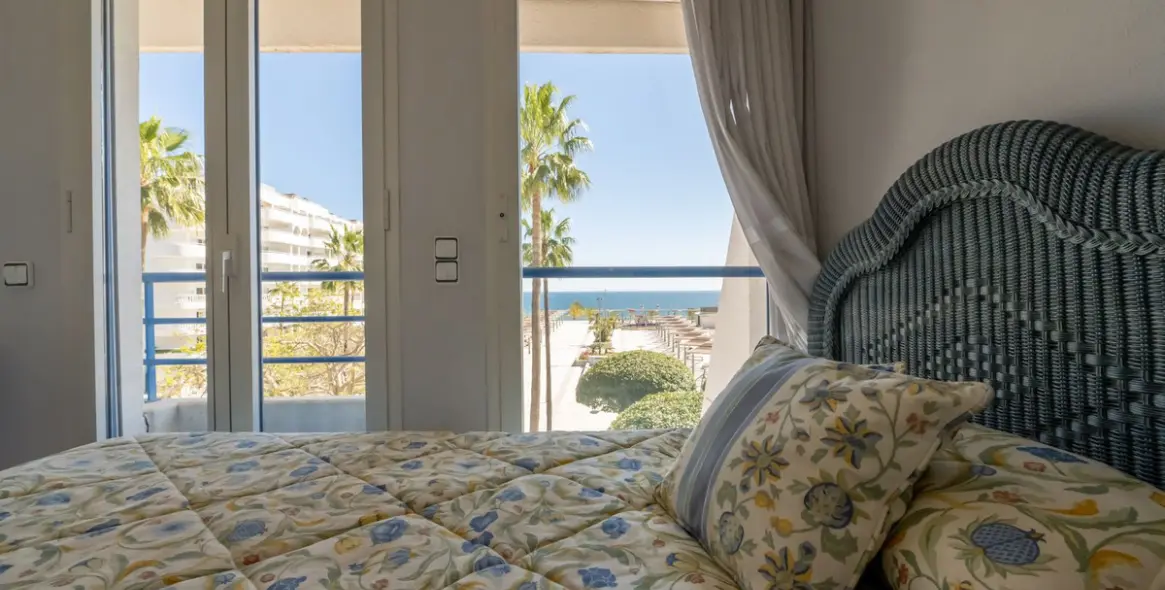 Venta de apartamento en planta media en Marbella 25