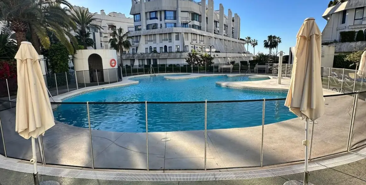 Venta de apartamento en planta media en Marbella 27