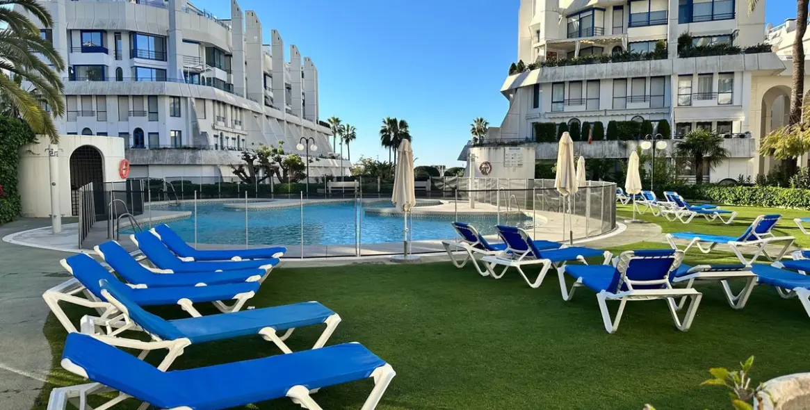 Venta de apartamento en planta media en Marbella 30