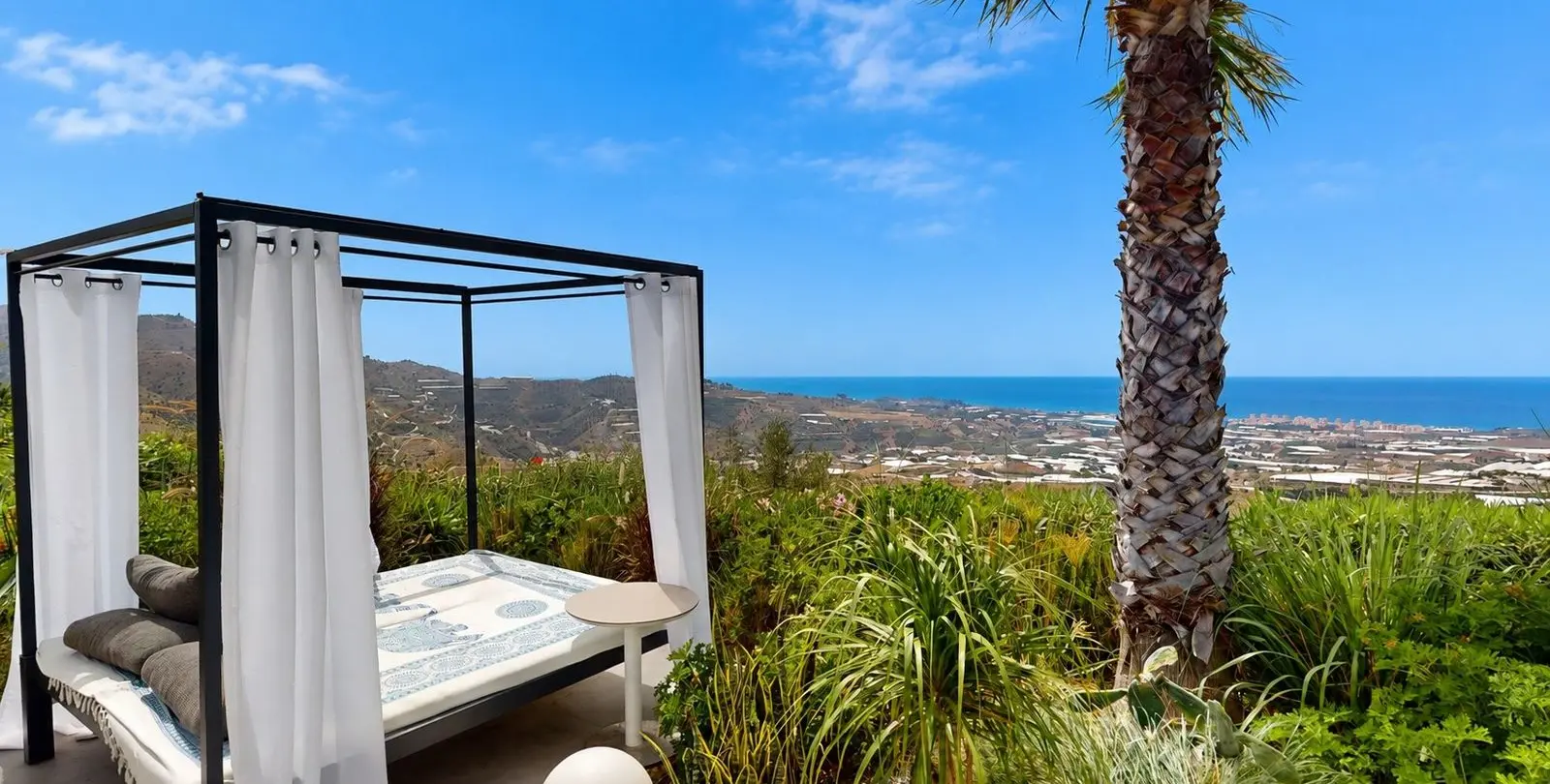 Продажа  отдельно стоящей виллы в Algarrobo 2