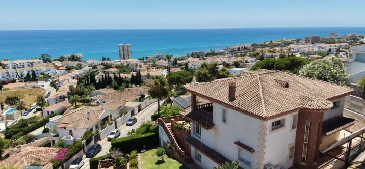 Venta de villa independiente en Riviera del Sol 0
